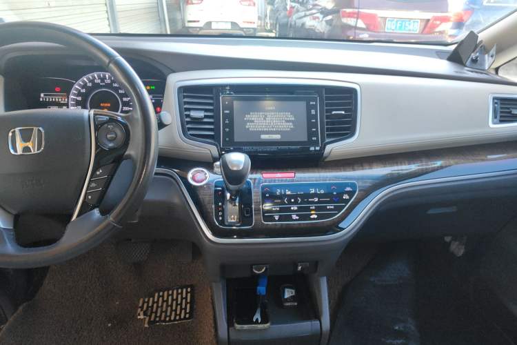 Used Honda Odyssey 2015 2.4L Supreme Edition
