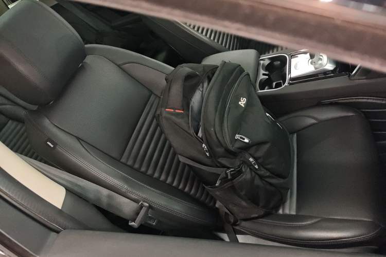 Used Land Rover Discovery Sport 2020 200 PS Family Edition
