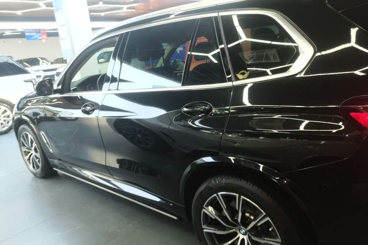 Used BMW X5 2022 Restyled xDrive 30Li Luxury Version M Sport Package
