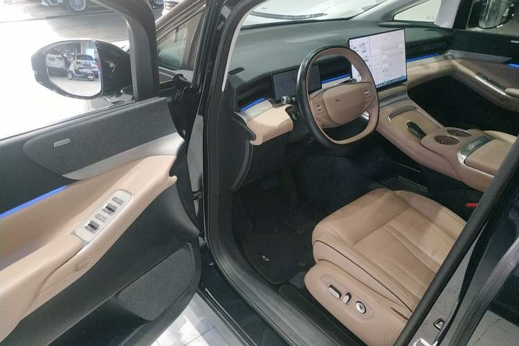 Used XPeng X9 2024 702 Ultra-Long Range Max
