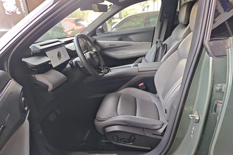 Used Lynk & Co 08 EM-P 2023 220km All-Wheel-Drive Performance Halo
