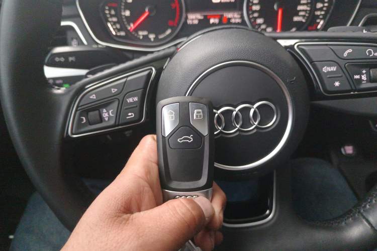 Used Audi A4L 2018 30th Anniversary Edition 45 TFSI quattro Individual Sport Edition
