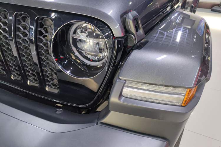 Used  Gladiator 2022 3.6L Pioneer Edition
