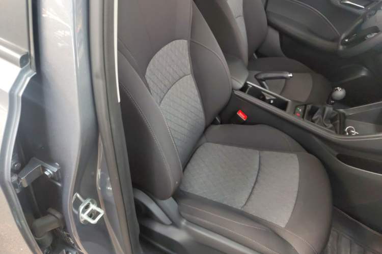 Used Roewe i5 2023 1.5L Manual Comfort Edition
