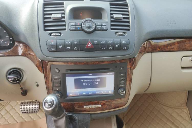 Used Mercedes-Benz Viano 2014 3.5L Premier Edition
