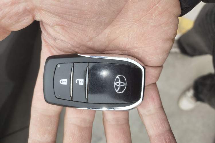 Used Toyota RAV4 2016 2.0L CVT Two-Wheel Drive Fashion Edition China V Standard
