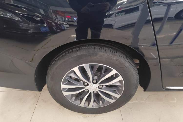 Used Buick GL8 2023 ES Lu Zun Deluxe and Yue Edition