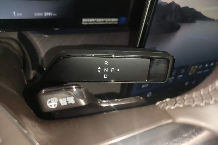 Used Denza Z9 2024 1100 km All-Wheel-Drive Ultra Version