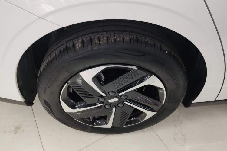 Used  L6 2024 125km PLUS Dragon Edition
