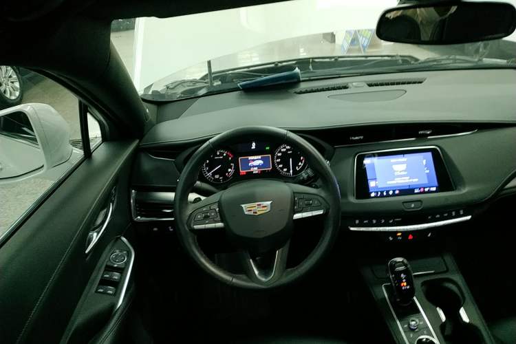 Used Cadillac XT4 2021 28T Two-Wheel Drive Leading Version
