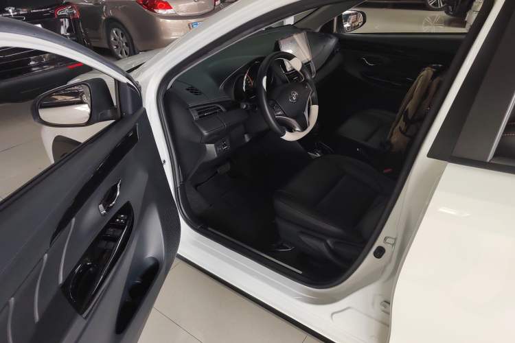 Used Toyota YARiS L 2022 X-Trail 1.5L CVT Luxury PLUS Edition