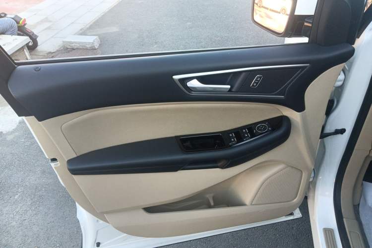 Used Ford Edge 2018 EcoBoost 245 Two-Wheel-Drive Titanium 5-Seater China VI Standard
