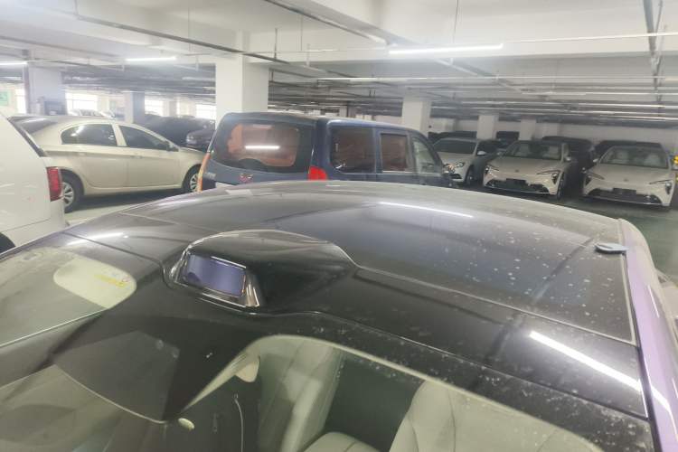 Used Hima Luxeed S7 2025 855 km Max
