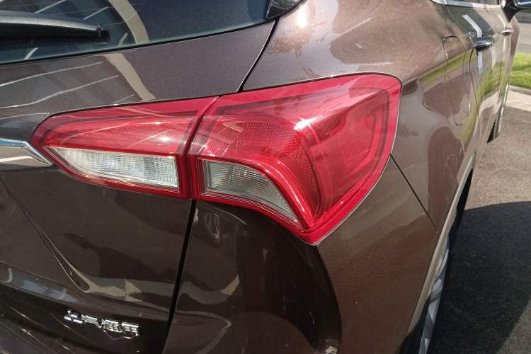 Used Buick Envision 2018 20T Two-Wheel-Drive Elite Model
