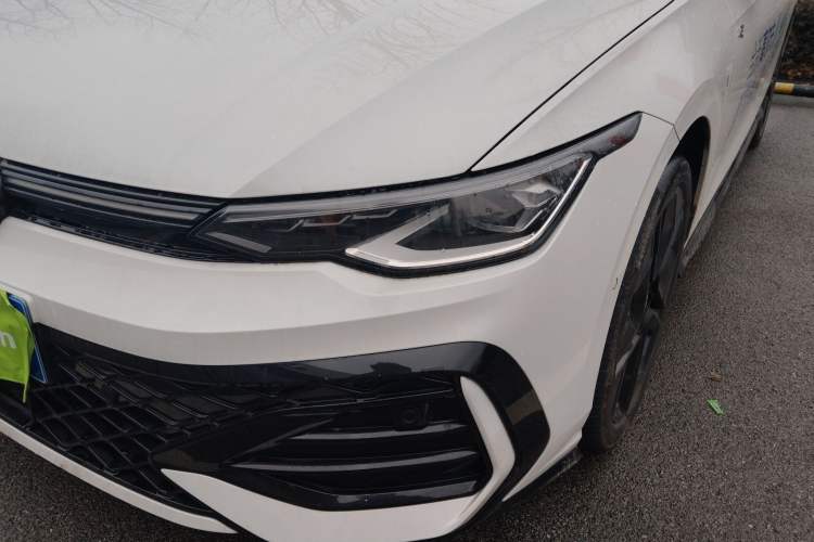 Used Volkswagen Golf 2025 300TSI R-Line
