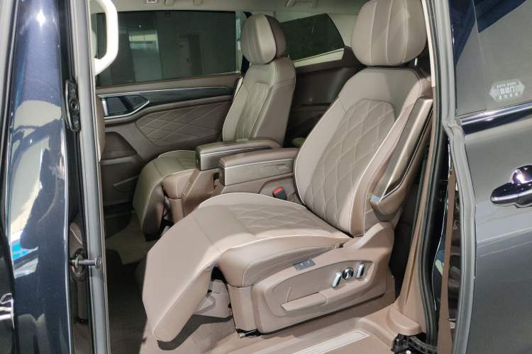 Used Volkswagen Viloran 2024 380TSI Premium Edition
