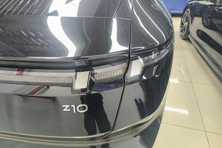 Used Lynk & Co Z10 2025 71 kWh 602 km Range Rear-Wheel Drive Pro
