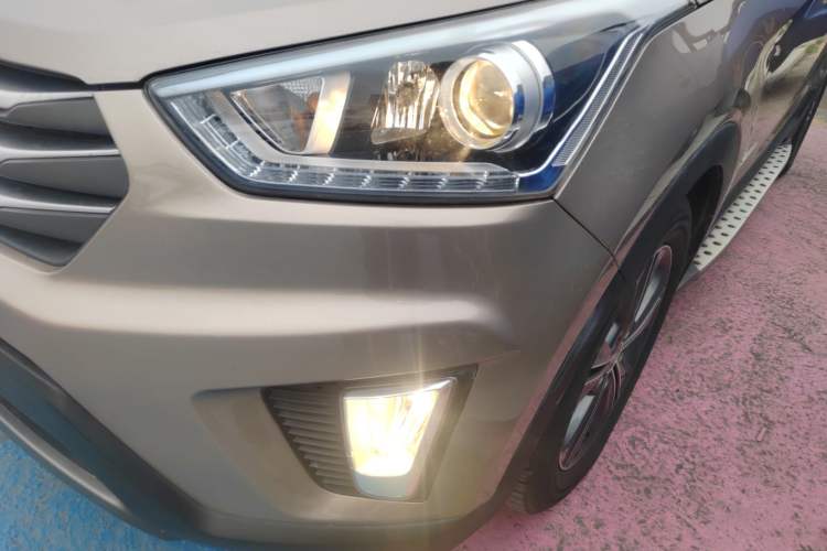 Used Hyundai ix25 2015 1.6L Automatic Two-Wheel-Drive Deluxe DLX Model
