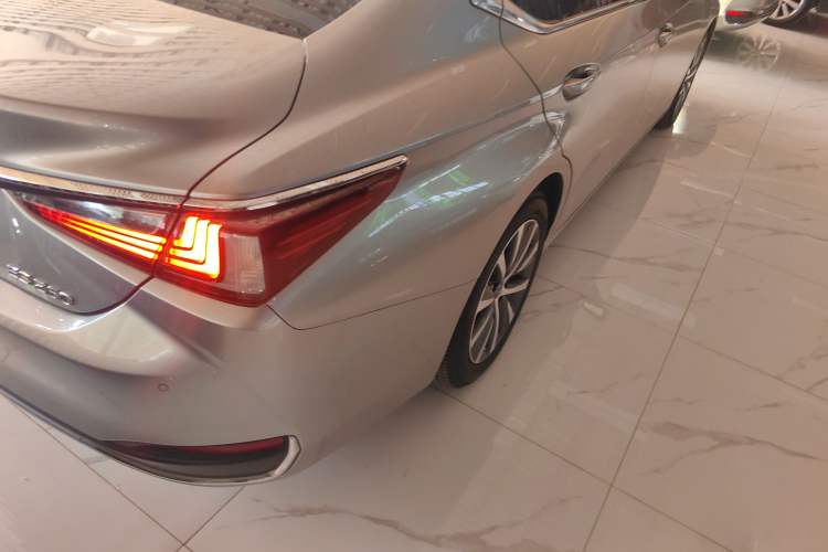 Used Lexus ES 2020 260 Excellence Edition
