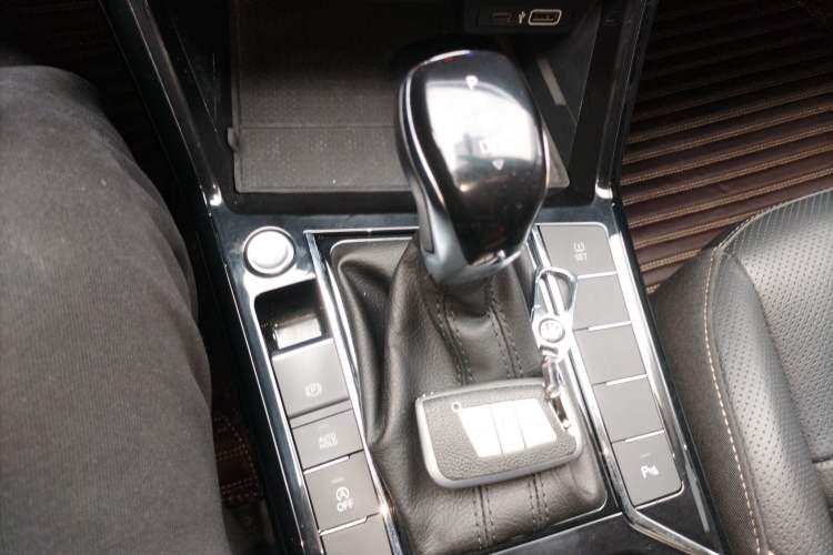 Used Volkswagen Passat 2020 Revised Version 330TSI Luxury Edition China VI Standard
