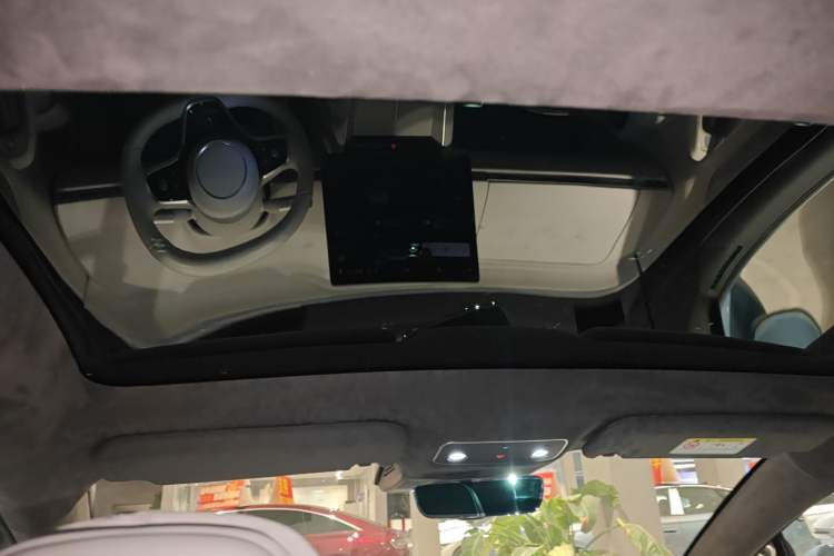 Used Hima Luxeed S7 2025 855 km Max
