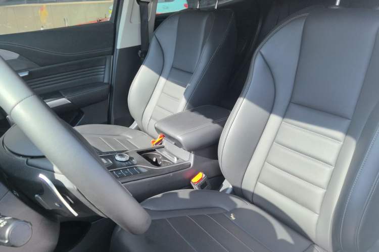 Used Wey VV5 2021 1.5T Two-Wheel Drive Color Pioneer
