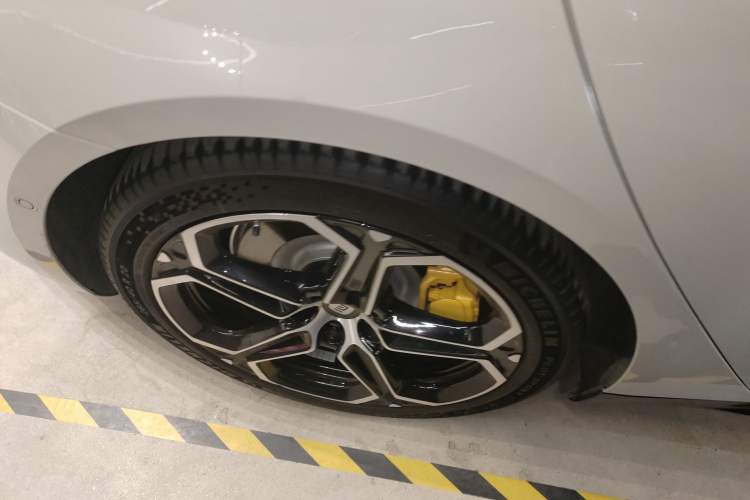 Used  SU7 2024 Four-Wheel Drive Ultra-Long Range Advanced Intelligent Driving Max Edition