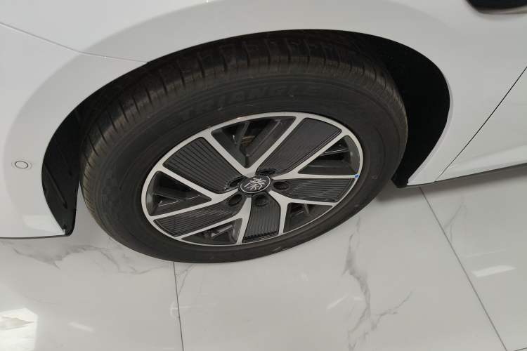 Used BYD Qin L 2025 DM-i Smart Drive 120KM Leading Model
