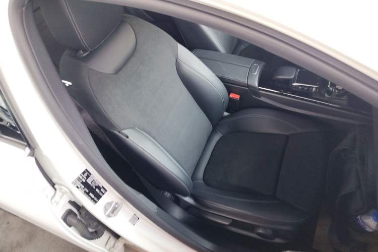 Used Mercedes-Benz A-Class 2022 Second Facelift A 200 L Sport Sedan Fashion Version
