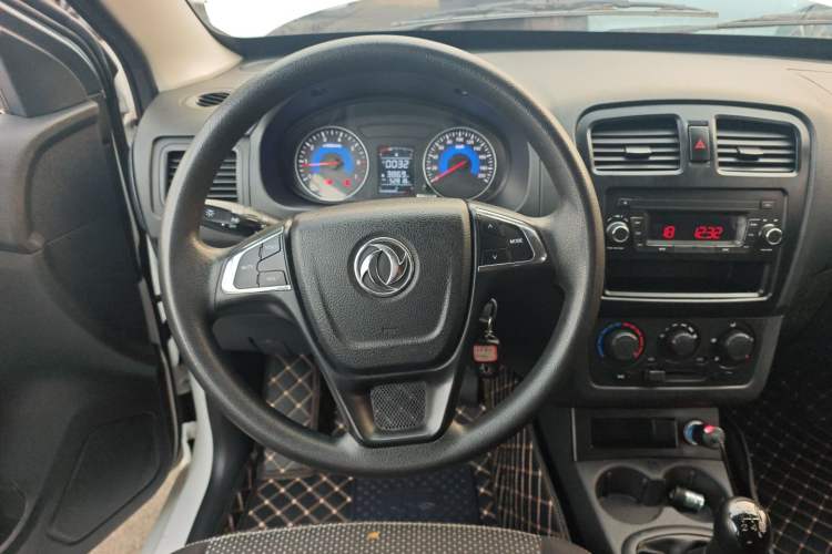 Used Dongfeng Fengon 330 2019 1.5L Manual Practical II China VI