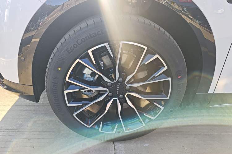 Used Zeekr 7X 2025 100 kWh Long-Range Rear-Wheel Drive with Intelligent Driving Features
