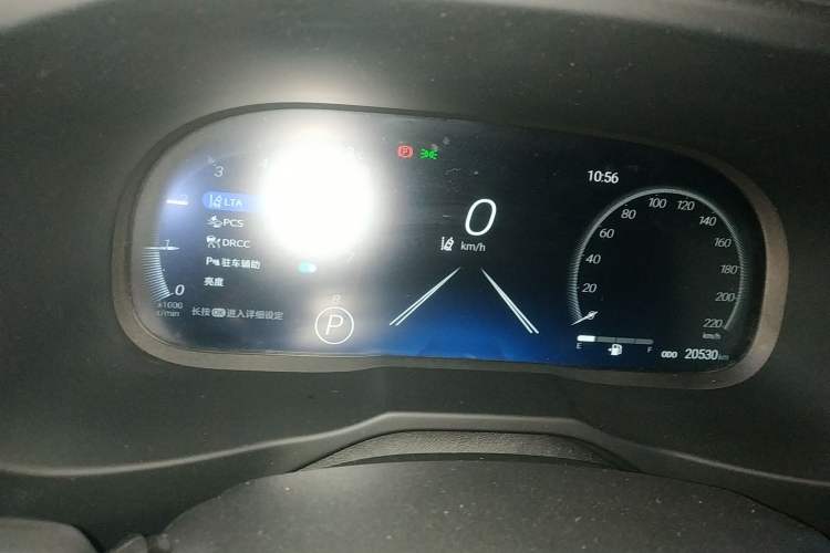 Used Toyota RAV4 2023 2.0L CVT Two-Wheel Drive 20th Anniversary Platinum Edition
