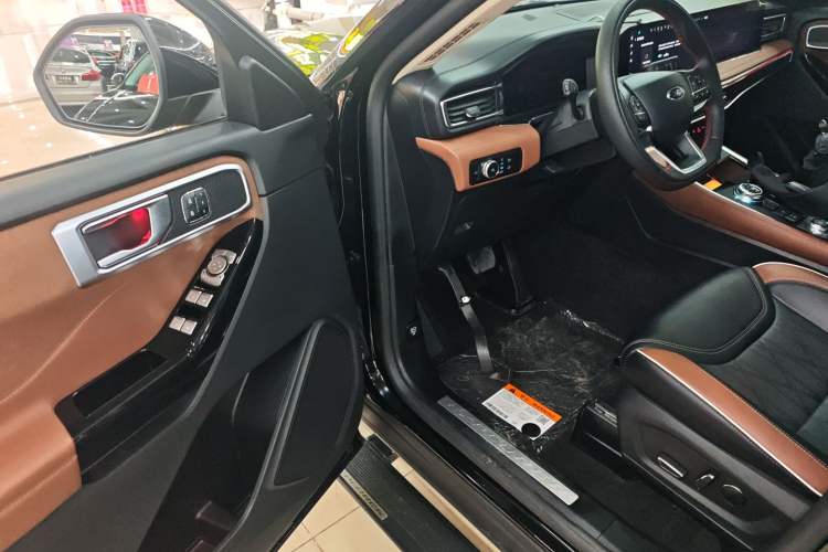 Used Ford Explorer 2023 EcoBoost 285 Four-Wheel Drive Titanium Edition 7-Seater
