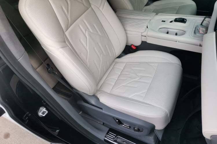 Used Zeekr 009 2024 7-Seater Aisle Version 108 kWh
