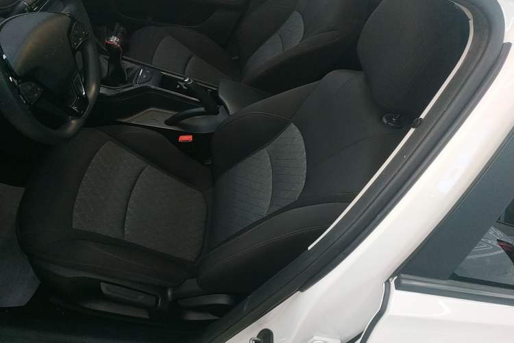 Used Roewe i5 2023 1.5L Manual Comfort Edition
