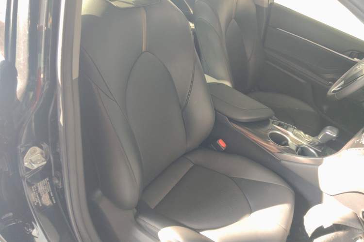 Used Toyota Camry 2021 2.0G Luxury Edition
