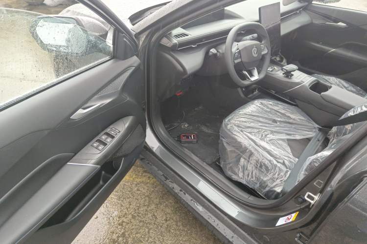 Used Changan Eado 2025 Blue Whale 1.5T 500Bar Prestige Model
