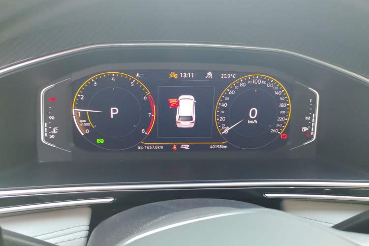 Used Volkswagen Tiguan L 2023 Facelifted 380TSI Automatic All-Wheel Drive R-Line Plus Version 7-Seater
