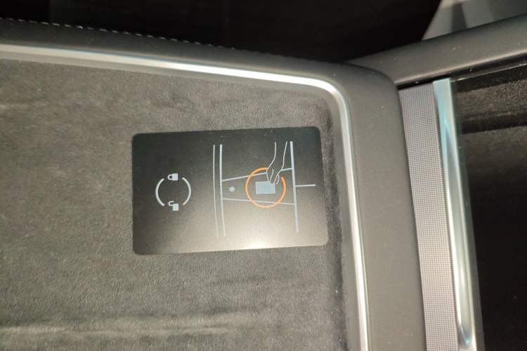 Used Tesla Model Y 2025 Rear-Wheel-Drive Version
