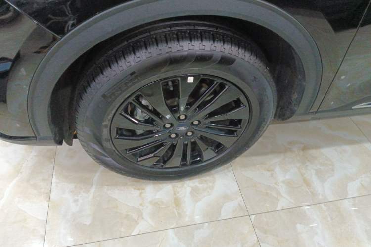 Used Ford Escape 2024 EcoBoost 245 Two-Wheel-Drive Titanium Edition