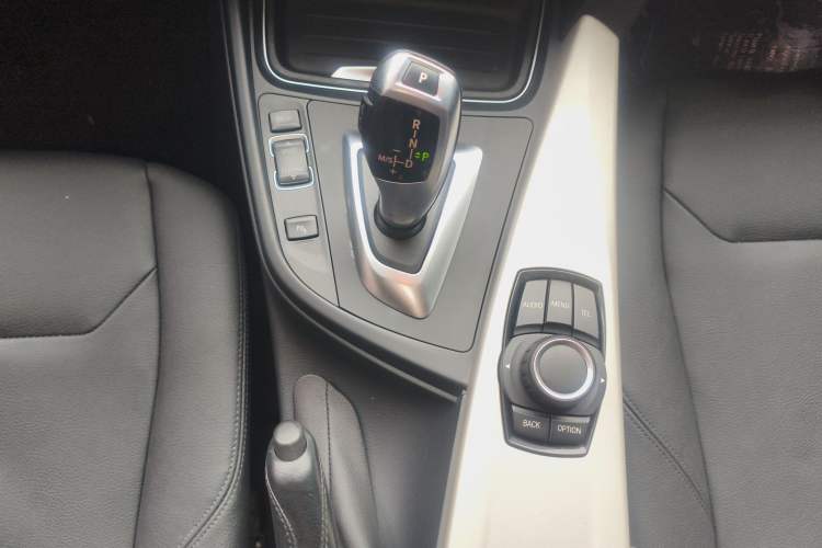 Used BMW 3 Series 2015 320i Luxury Line Stylish Edition
