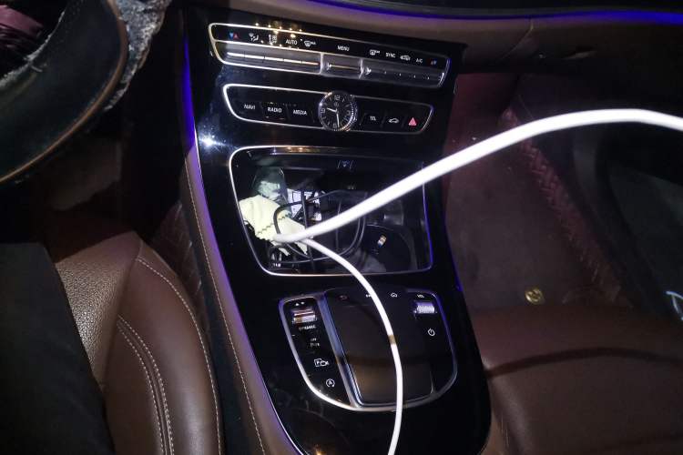 Used Mercedes-Benz E-Class 2016 E 300 L Sporty and Stylish Model
