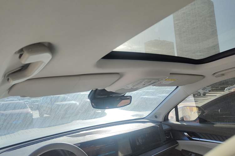 Used Roewe RX9 2023 2.0T All-Wheel-Drive Luxury Edition
