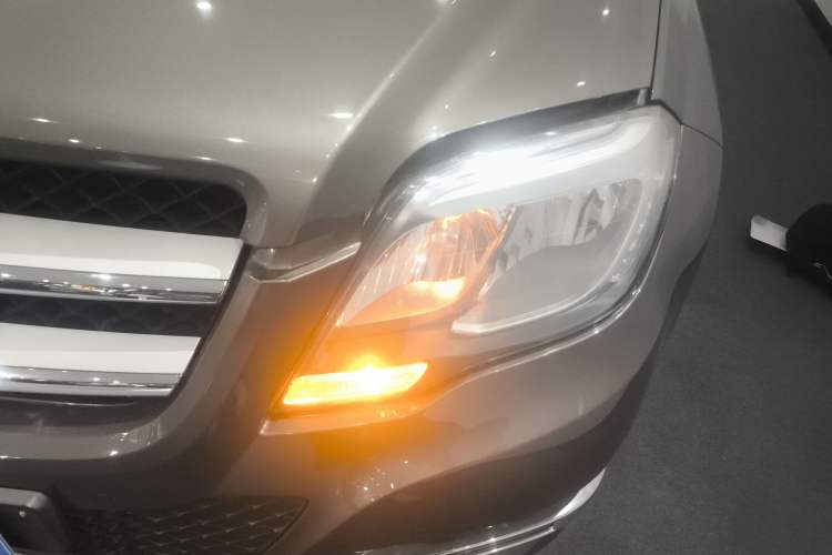 Used Mercedes-Benz GLK-Class 2013 GLK 300 4MATIC Dynamic Sunroof Model
