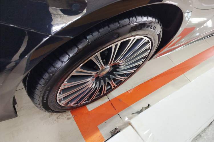 Used Mercedes-Benz E-Class 2019 E 300 L Sporty and Stylish Model