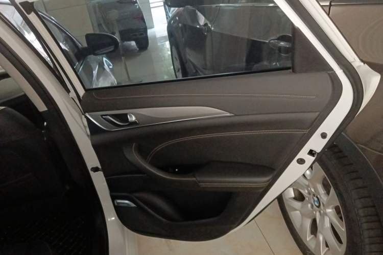 Used Changan Eado 2019 High-Energy Edition 1.6L GDI Manual Pioneer Model China VI Standard
