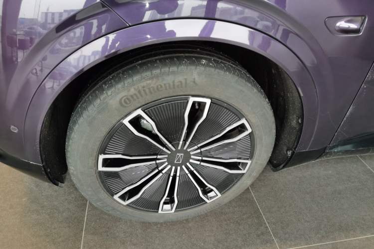 Used  07 2024 Ultra Range-Extended Four-Wheel Drive