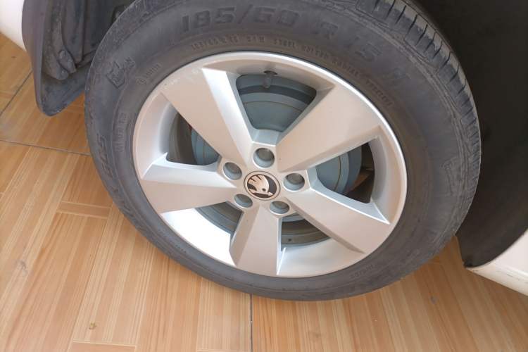 Used Skoda Rapid 2015 1.6L Automatic Smart Selection Model
