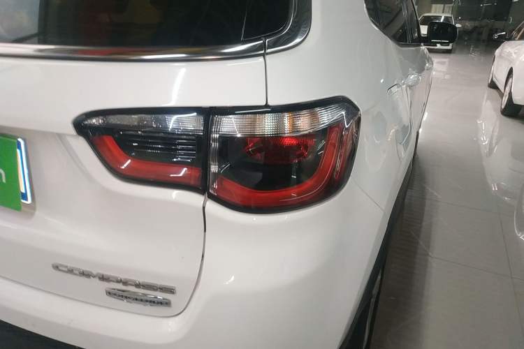 Used  Compass 2019 200T Automatic Family Edition - Connected Large Screen Version
