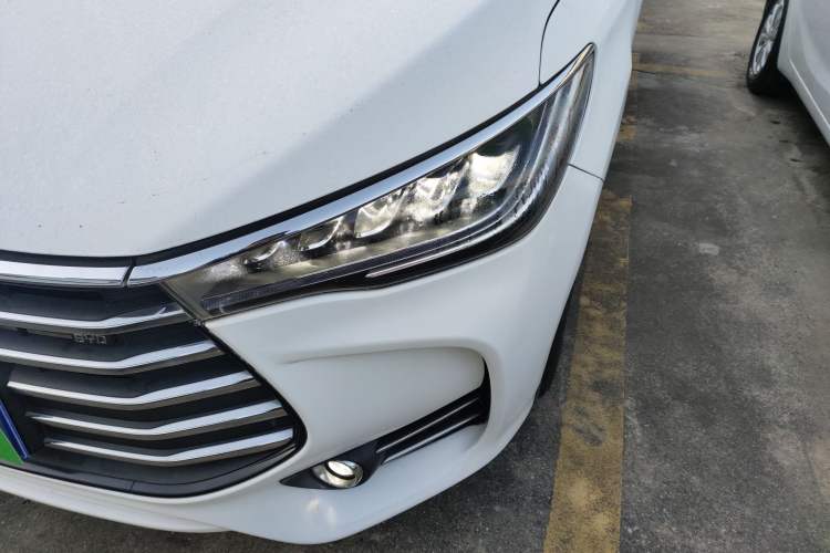 Used BYD Song MAX 2018 1.5T Automatic Smart Connect Elite Model with 6 Seats
